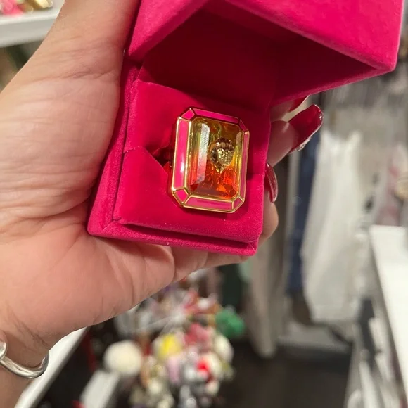 Kurt Geiger bundle stunning Ring and Glittery Red Heart Mini Bag - Picture 5 of 13